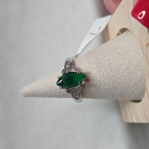 Emerald Green Marquis Stone Fashion Ring Silver Tone Band Elegant Rhinestone